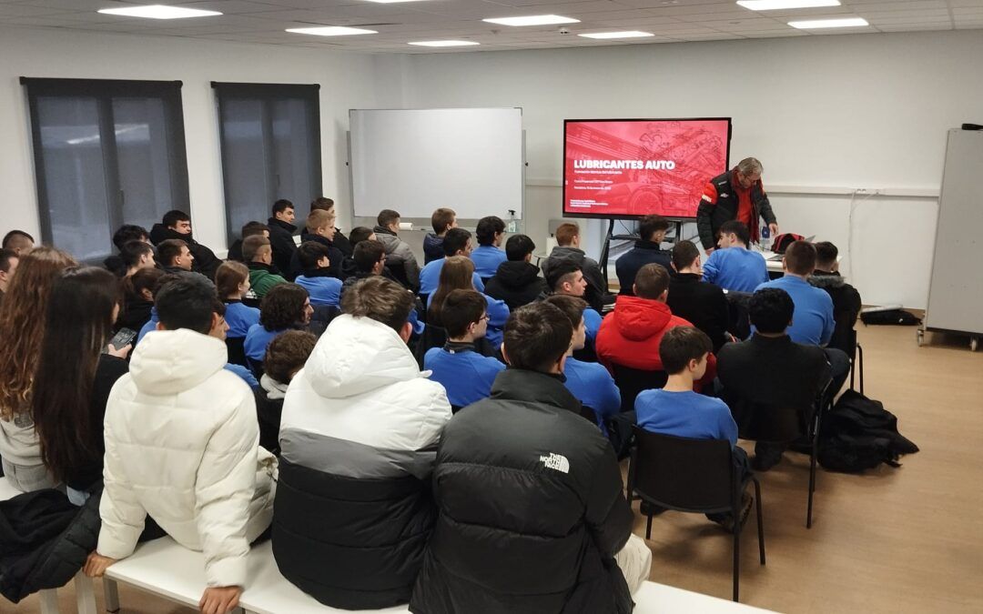 Charla para los alumnos de Auto de MOTUL