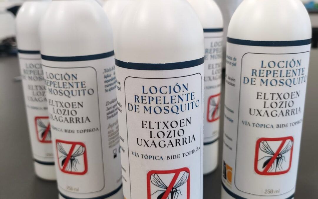 Las alumnas y alumnos de Química fabrican repelente de mosquitos